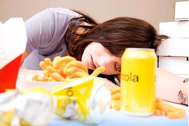 Bác sĩ cảnh báo bất thường khi vừa ăn no đã buồn ngủ